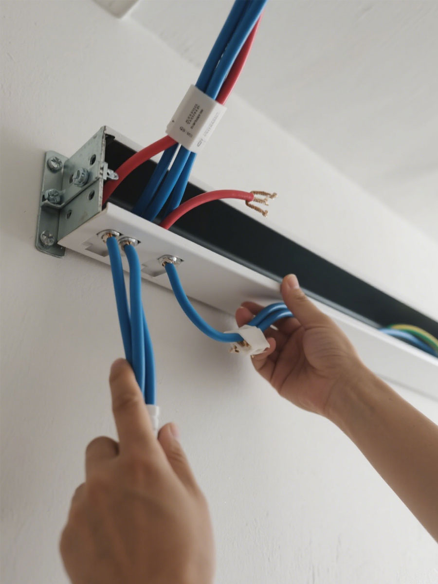 明装电气线路装置之线槽的装置牢靠