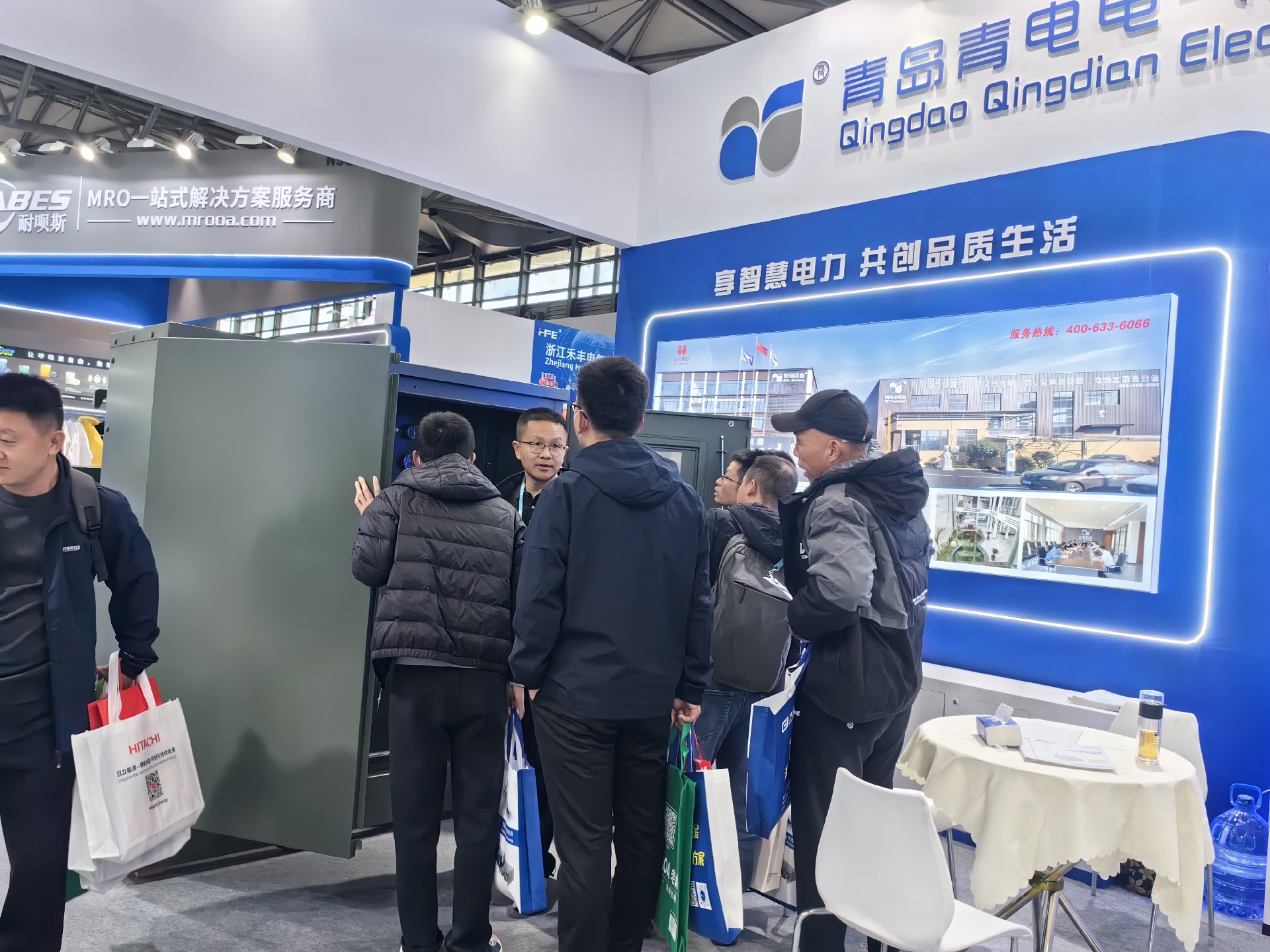 新势力崛起 全球吸睛 —— 青岛Z6尊龙凯时电气集团携重点产品引爆 2025 上海电力展